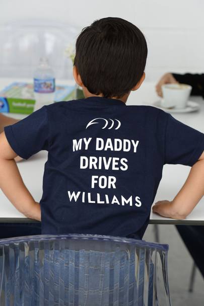 Mio pap guida per la Williams, la maglietta  di Felipinho Massa. Afp